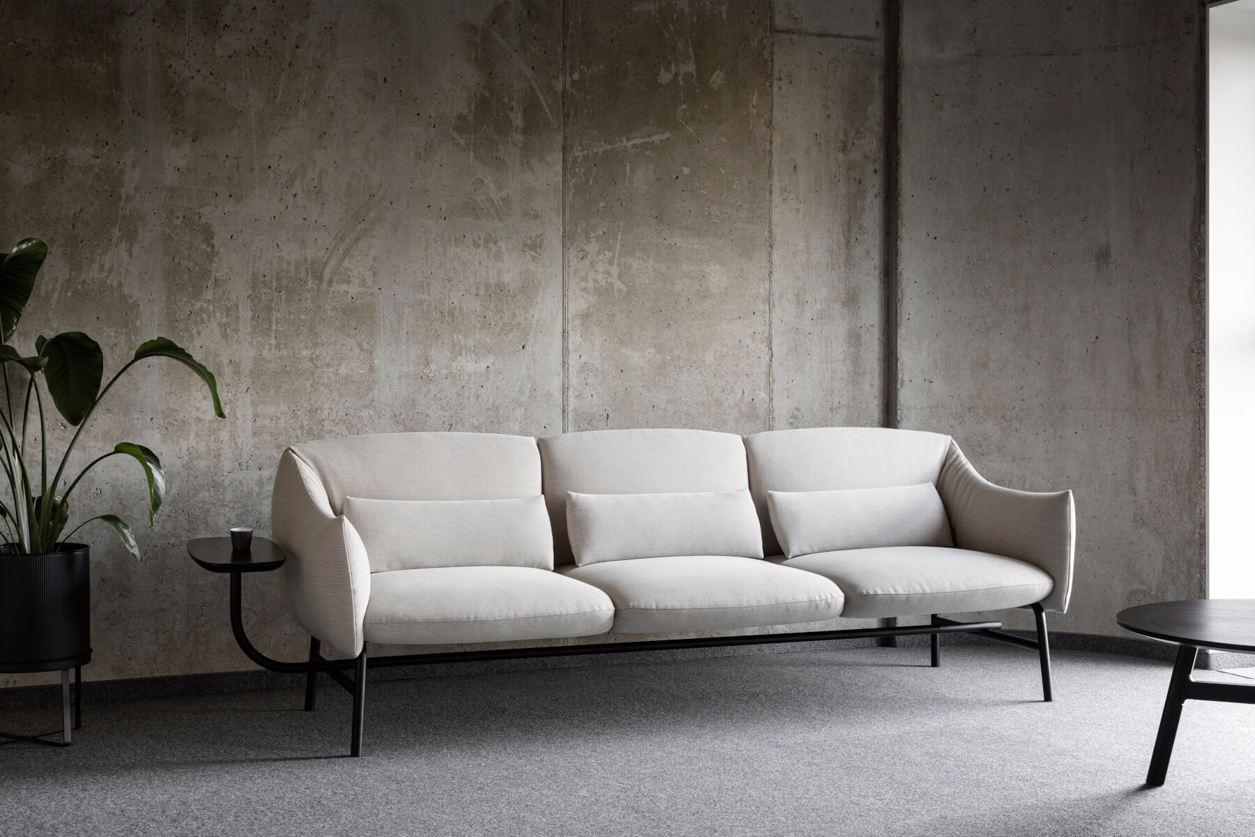 Lua Sofa 2-Sitzer mit Metallbeinen