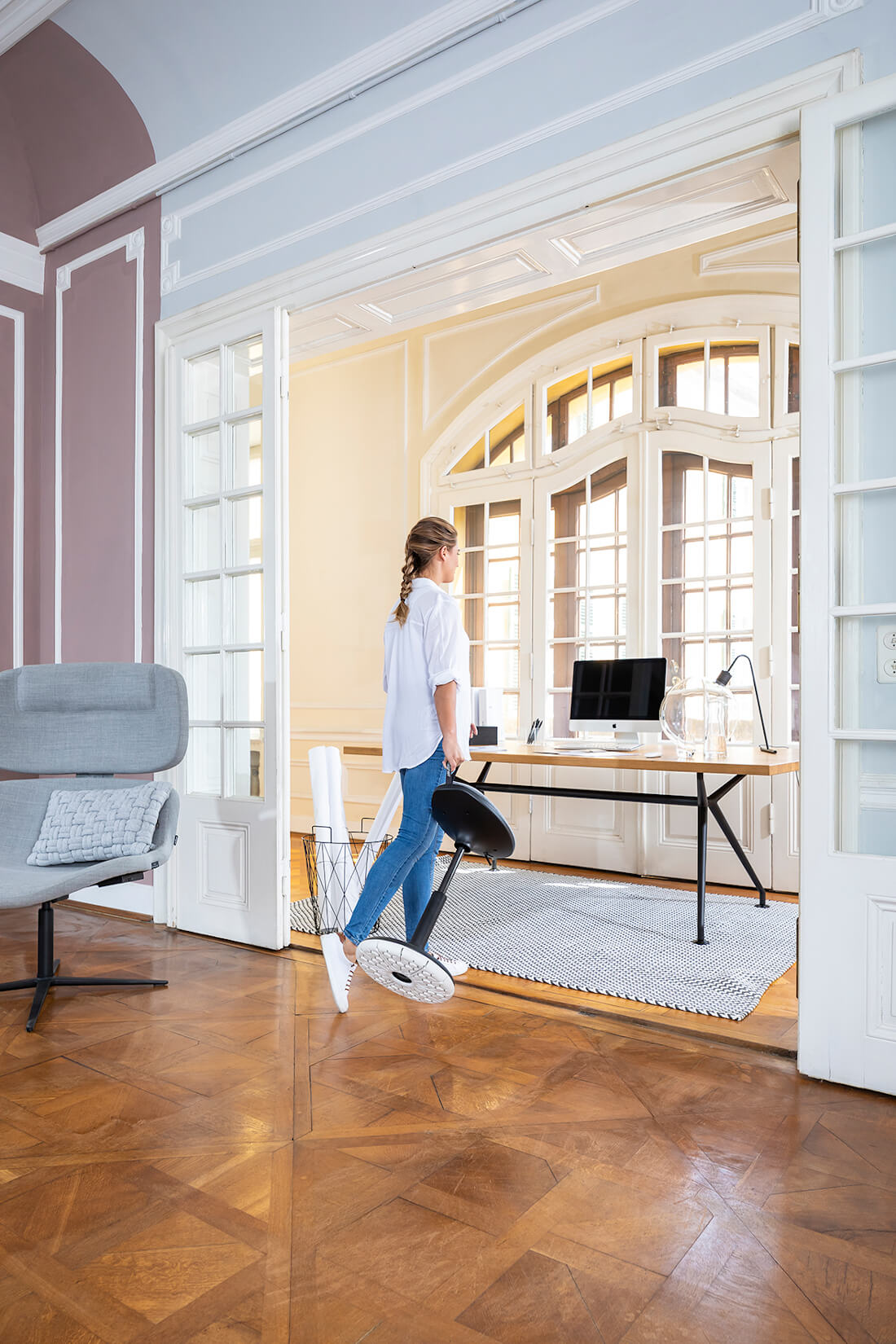 W3 Low Ergonomischer Bürohocker mit 3D-Bewegung, orange