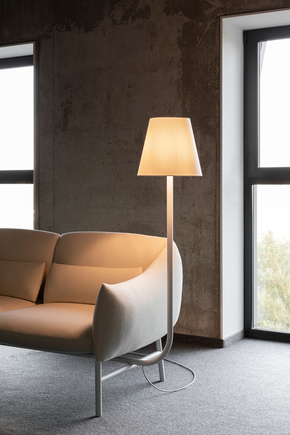 Lua Sofa 2-Sitzer mit Metallbeinen